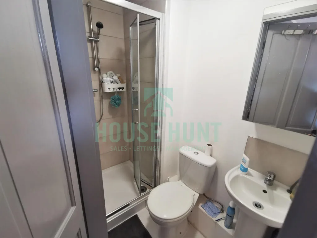 5 bedroom terraced house for rent