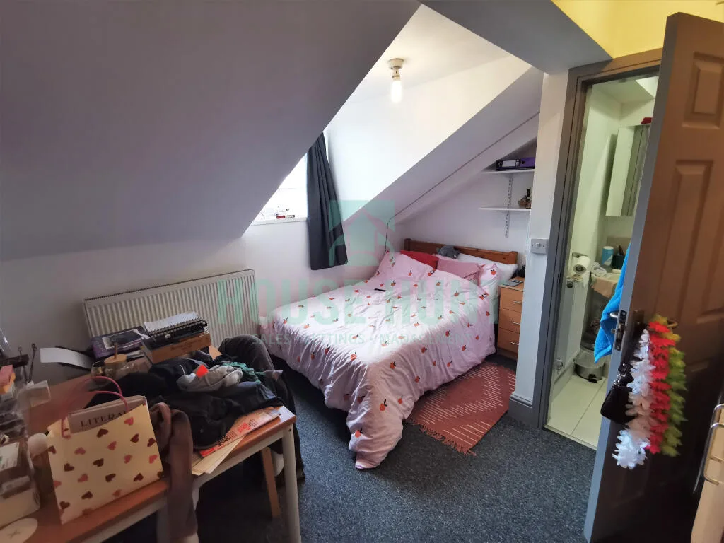 5 bedroom terraced house for rent