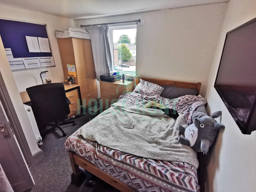 5 bedroom terraced house for rent