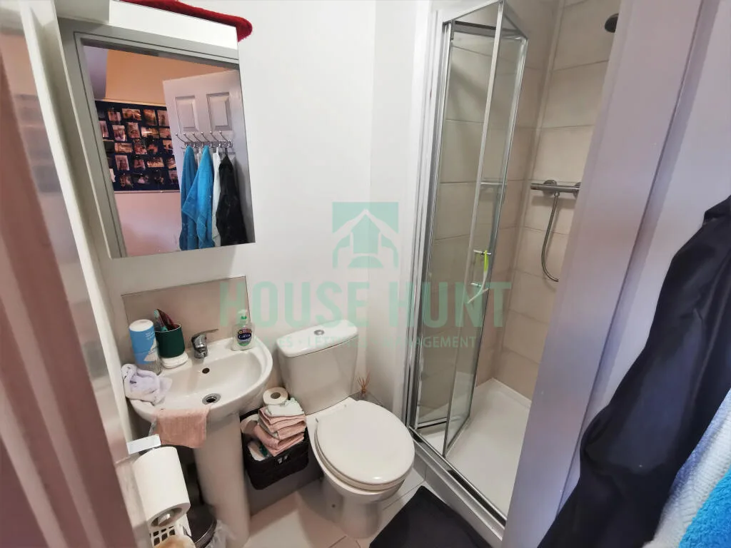 5 bedroom terraced house for rent