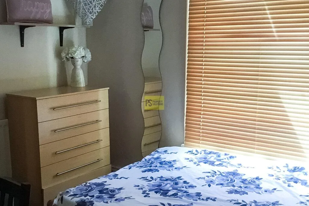 5 bedroom terraced house for rent