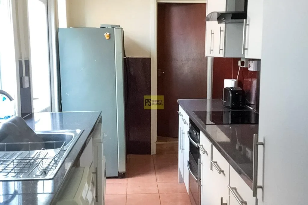 5 bedroom terraced house for rent