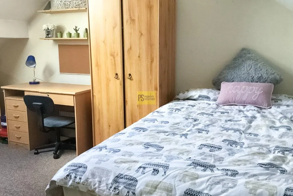 5 bedroom terraced house for rent