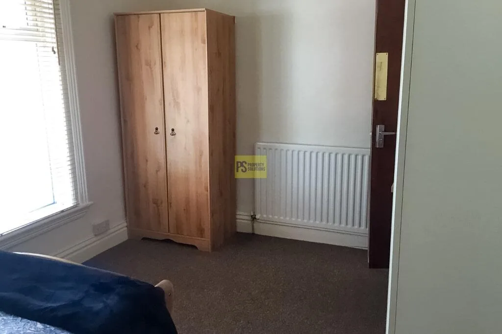 5 bedroom terraced house for rent