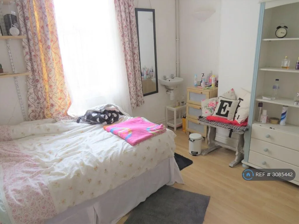 5 bedroom terraced house for rent
