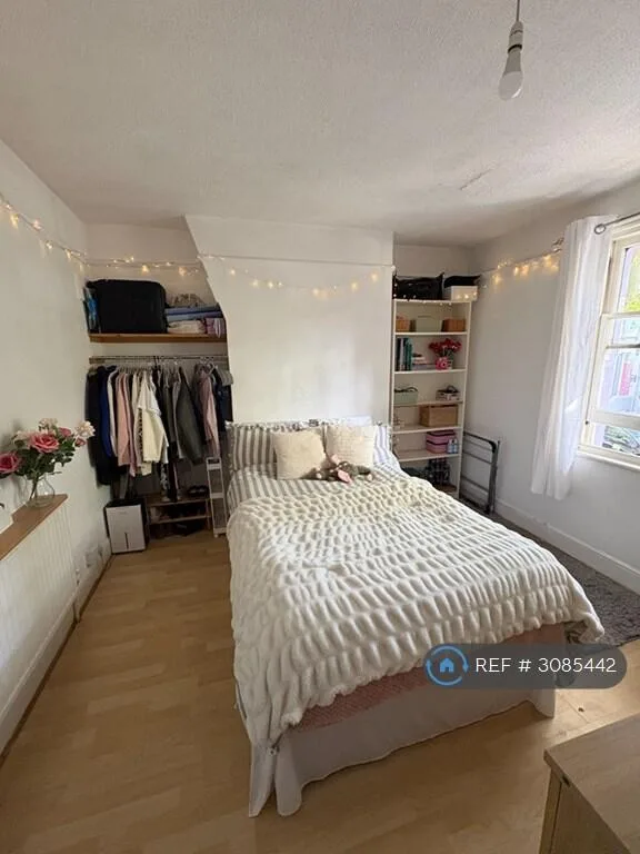 5 bedroom terraced house for rent