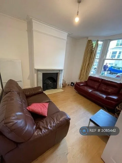 5 bedroom terraced house for rent