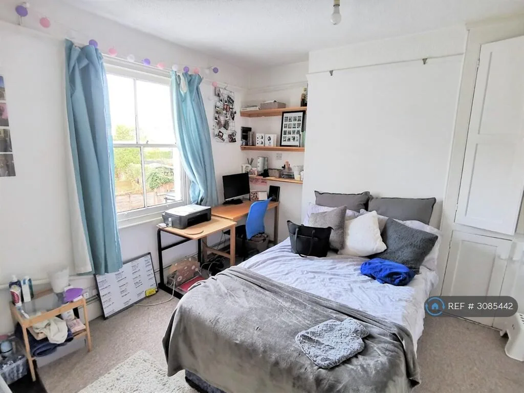 5 bedroom terraced house for rent