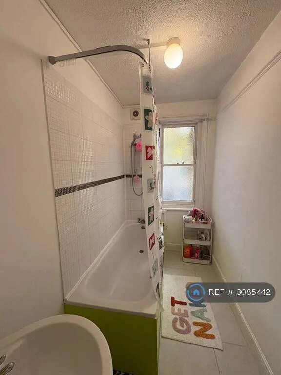 5 bedroom terraced house for rent