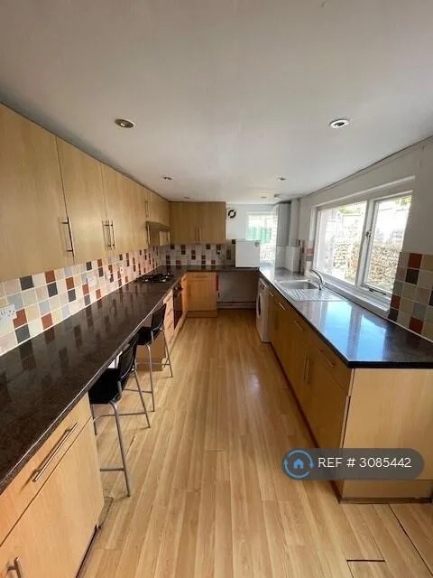 5 bedroom terraced house for rent