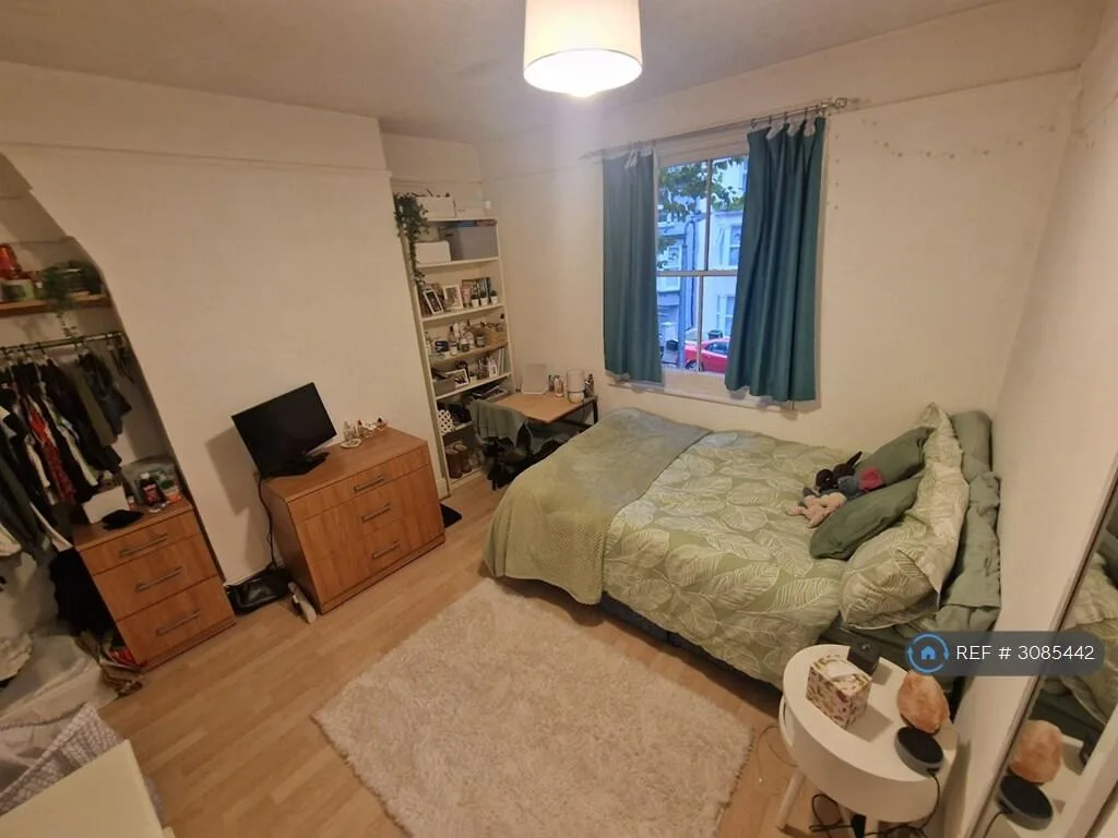 5 bedroom terraced house for rent