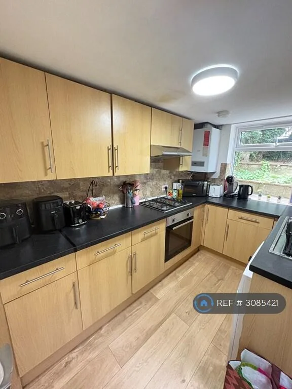 5 bedroom terraced house for rent