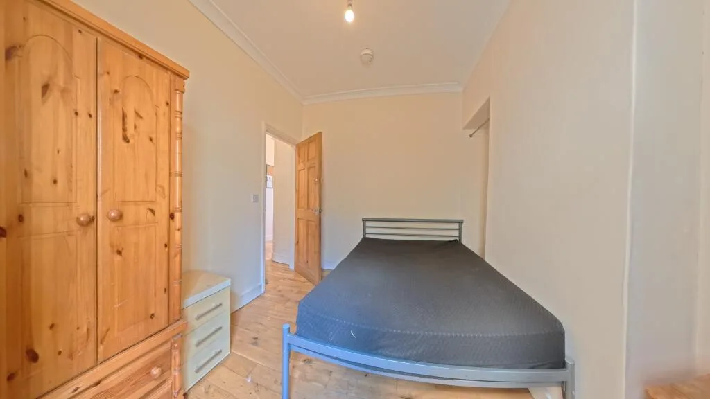 6 bedroom terraced house for rent