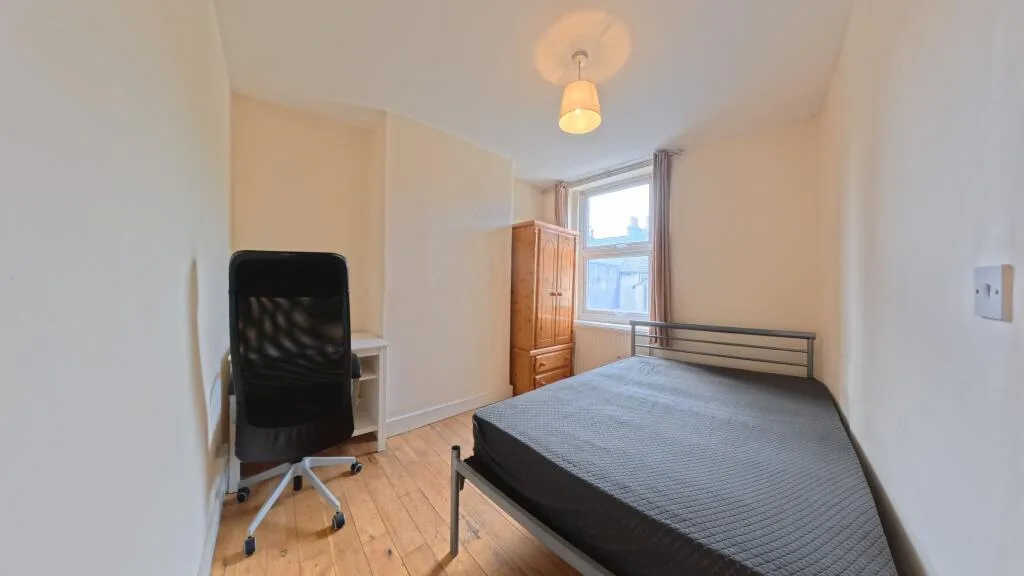 6 bedroom terraced house for rent