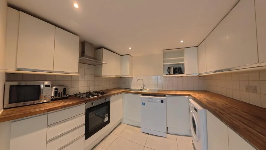 6 bedroom terraced house for rent