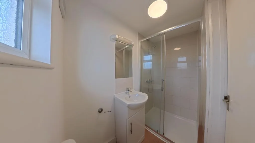 6 bedroom terraced house for rent