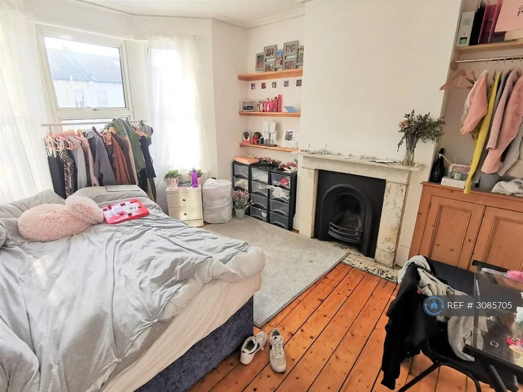 6 bedroom terraced house for rent