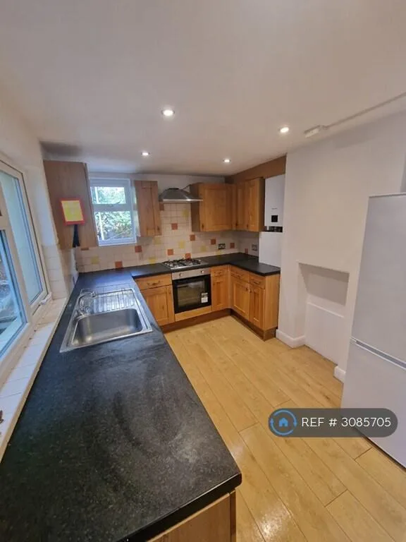 6 bedroom terraced house for rent