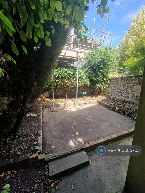 6 bedroom terraced house for rent