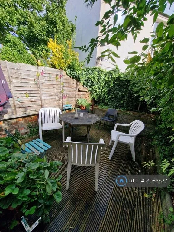 6 bedroom terraced house for rent