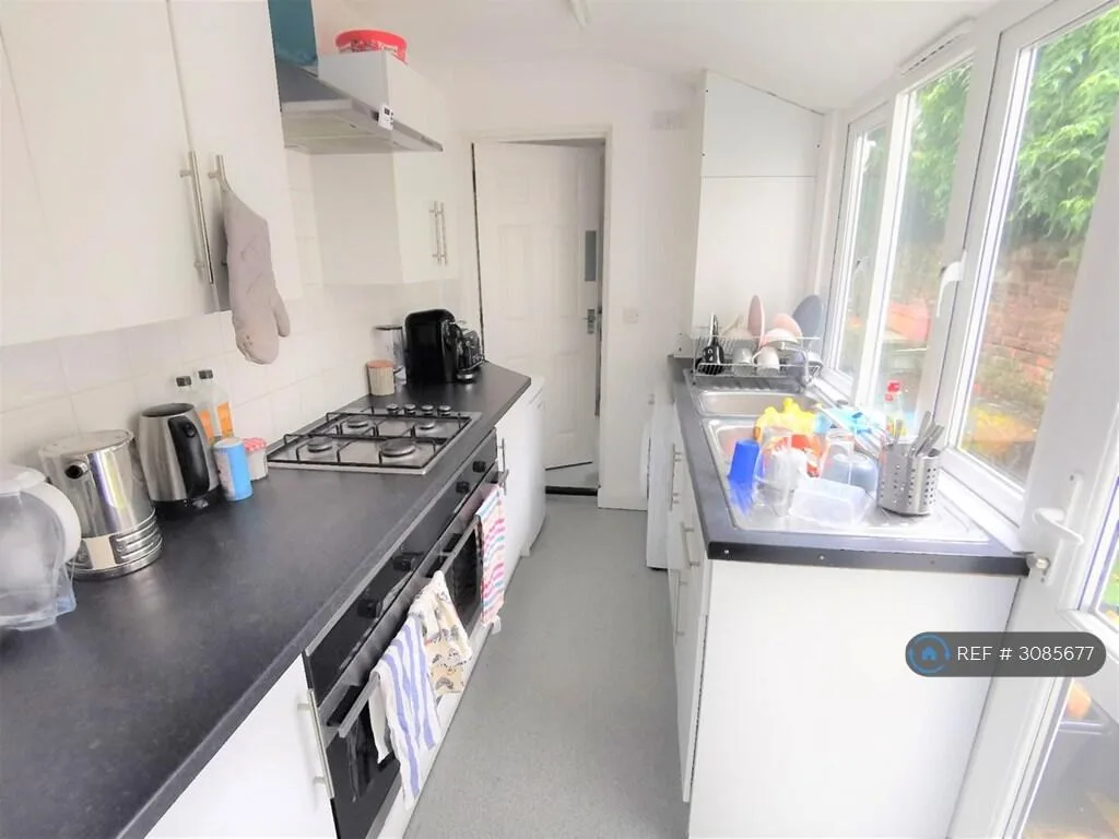 6 bedroom terraced house for rent