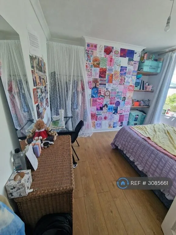 6 bedroom semi-detached house for rent