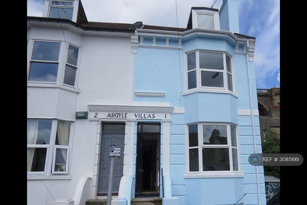 6 bedroom semi-detached house for rent