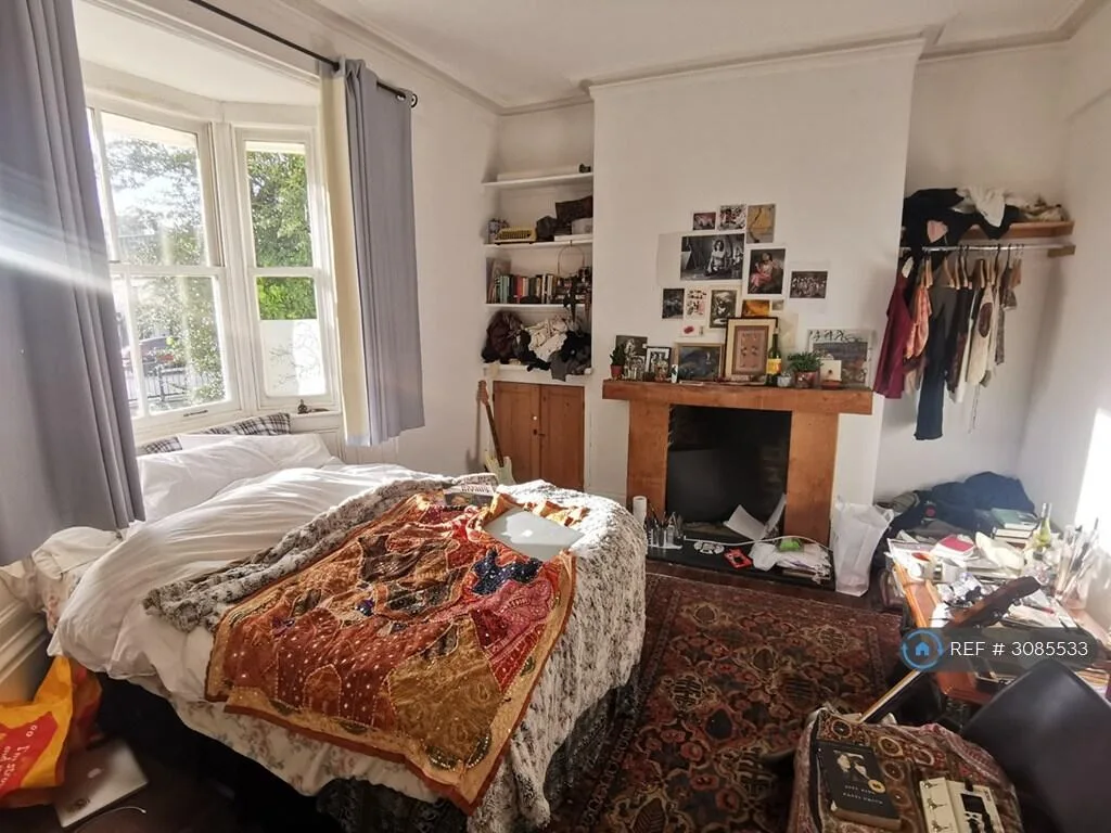 6 bedroom semi-detached house for rent