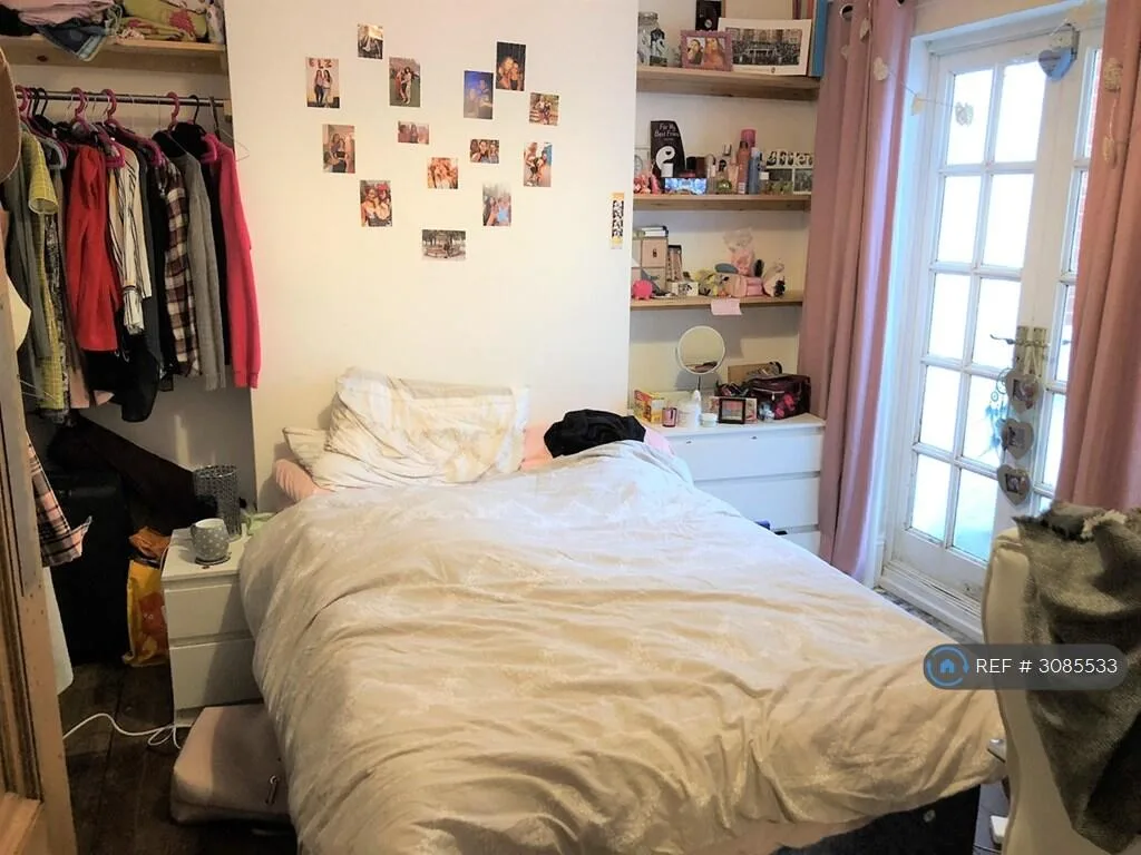 6 bedroom semi-detached house for rent