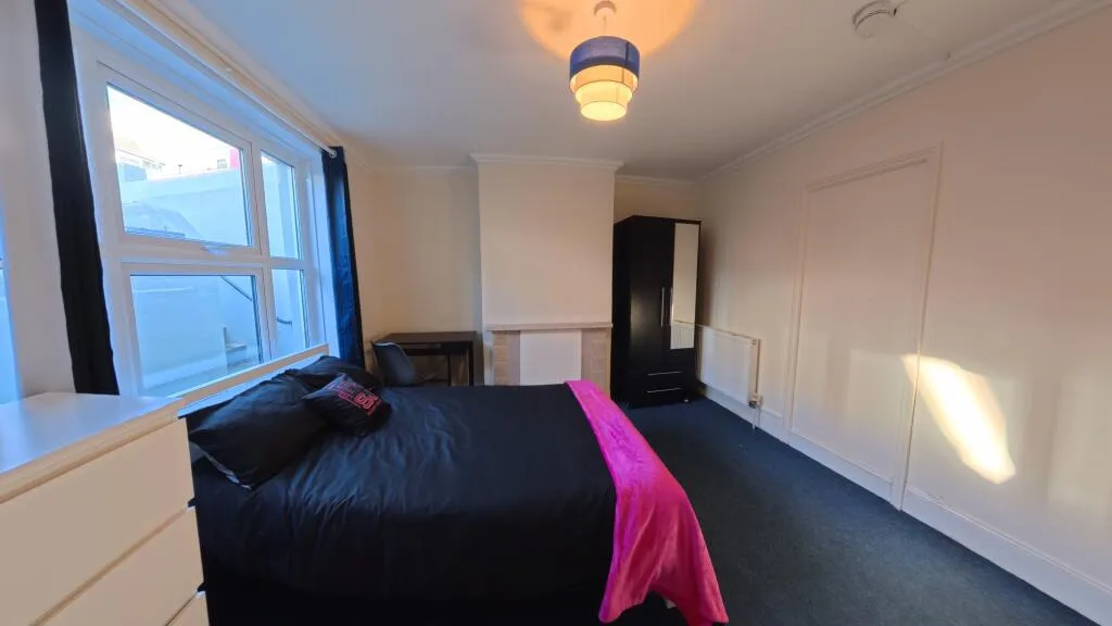5 bedroom terraced house for rent