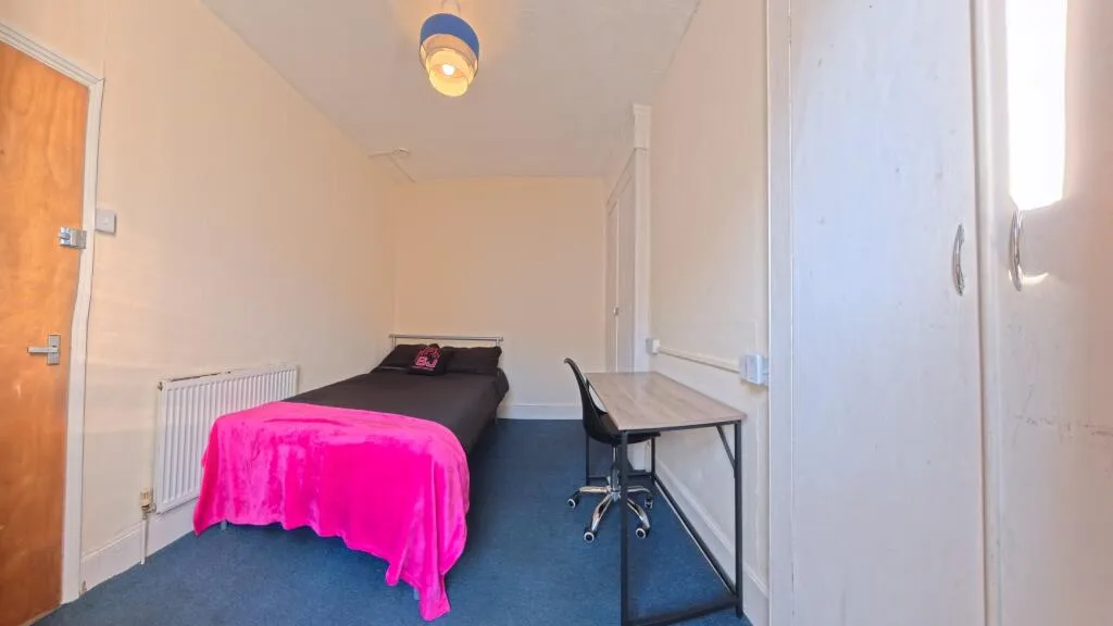 5 bedroom terraced house for rent
