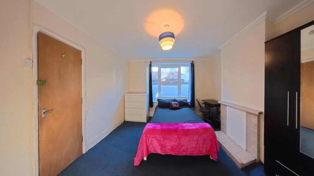 5 bedroom terraced house for rent