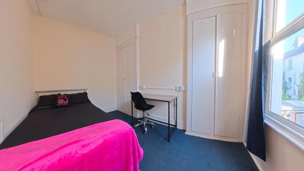 5 bedroom terraced house for rent
