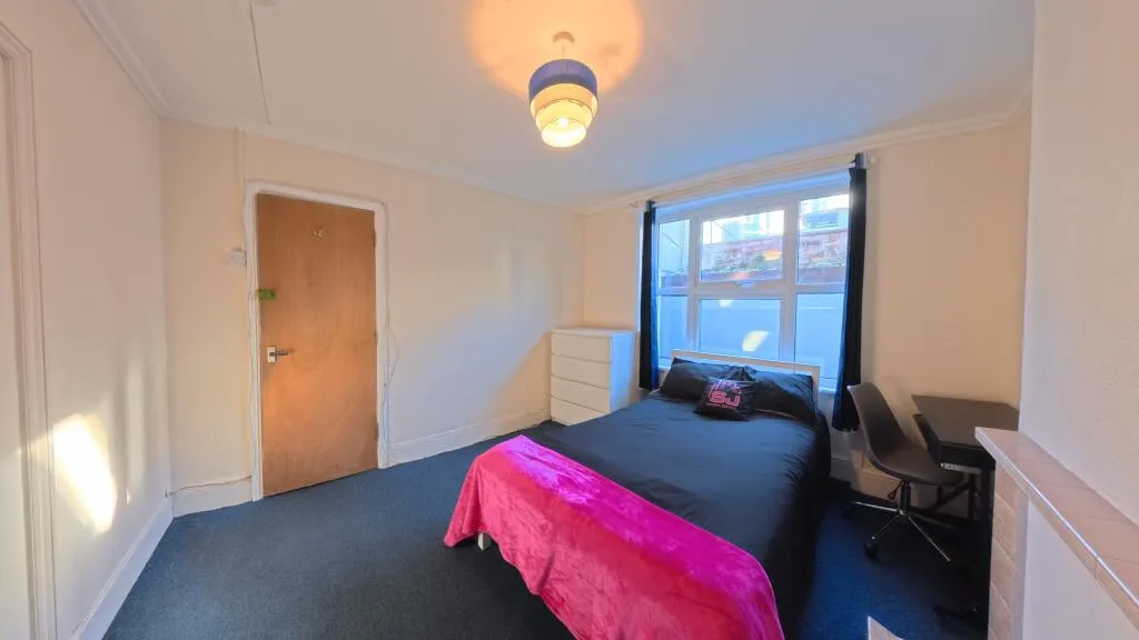 5 bedroom terraced house for rent
