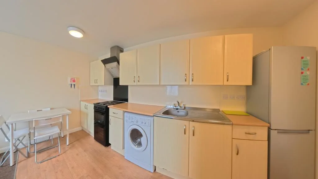 3 bedroom end of terrace house for rent