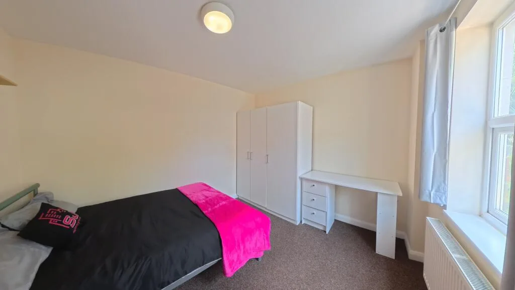 3 bedroom end of terrace house for rent