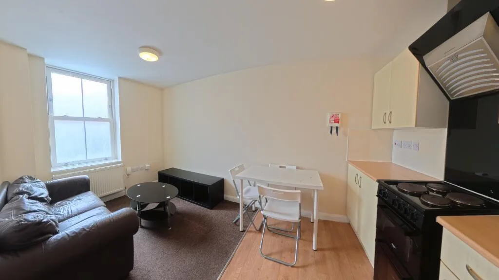 3 bedroom end of terrace house for rent