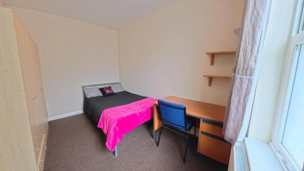 3 bedroom end of terrace house for rent