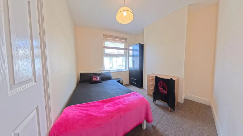 3 bedroom maisonette for rent