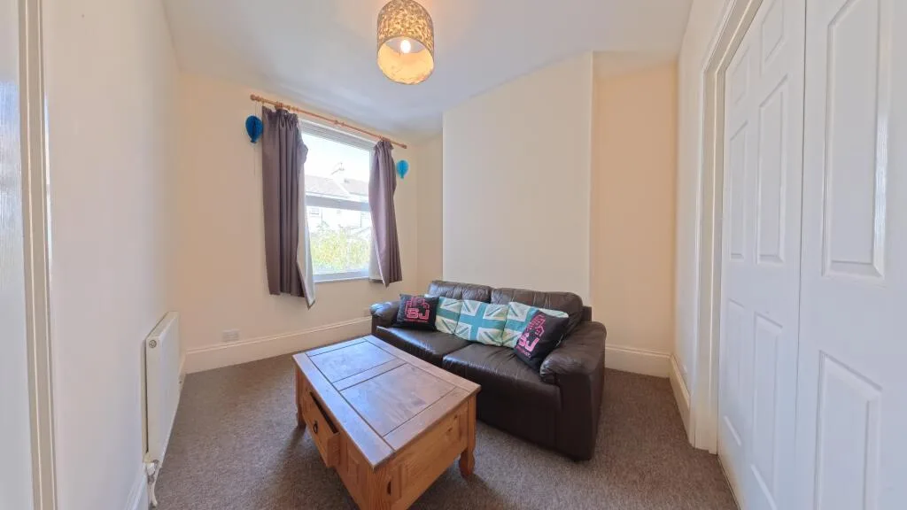 3 bedroom maisonette for rent