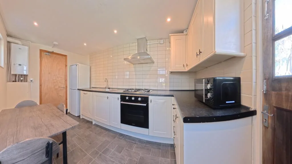 3 bedroom maisonette for rent