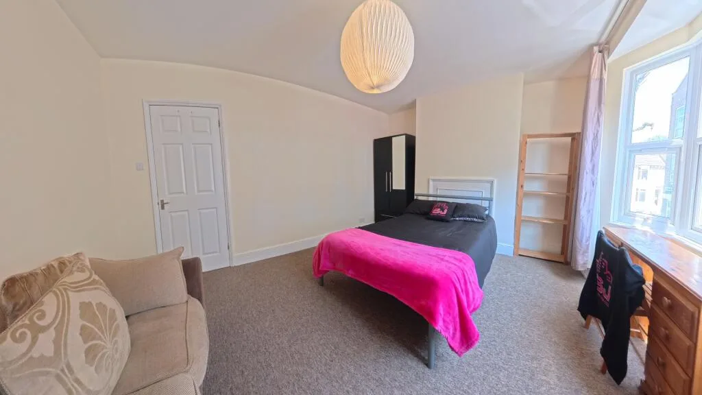3 bedroom maisonette for rent