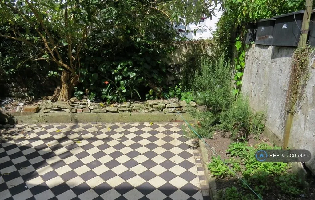 5 bedroom terraced house for rent