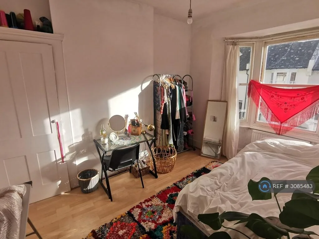 5 bedroom terraced house for rent