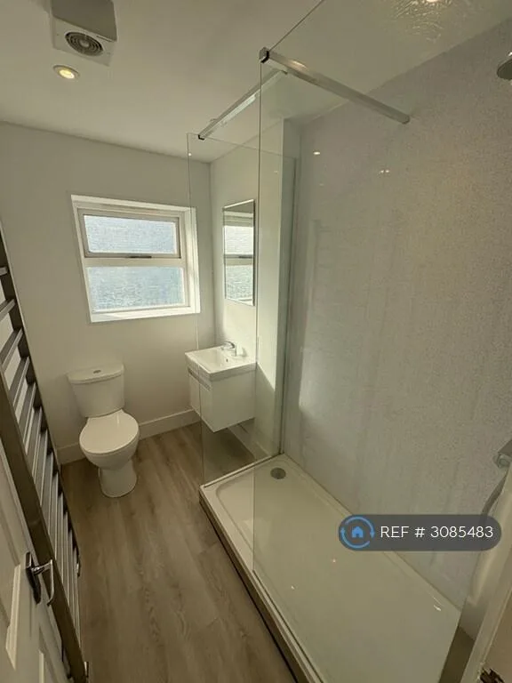 5 bedroom terraced house for rent