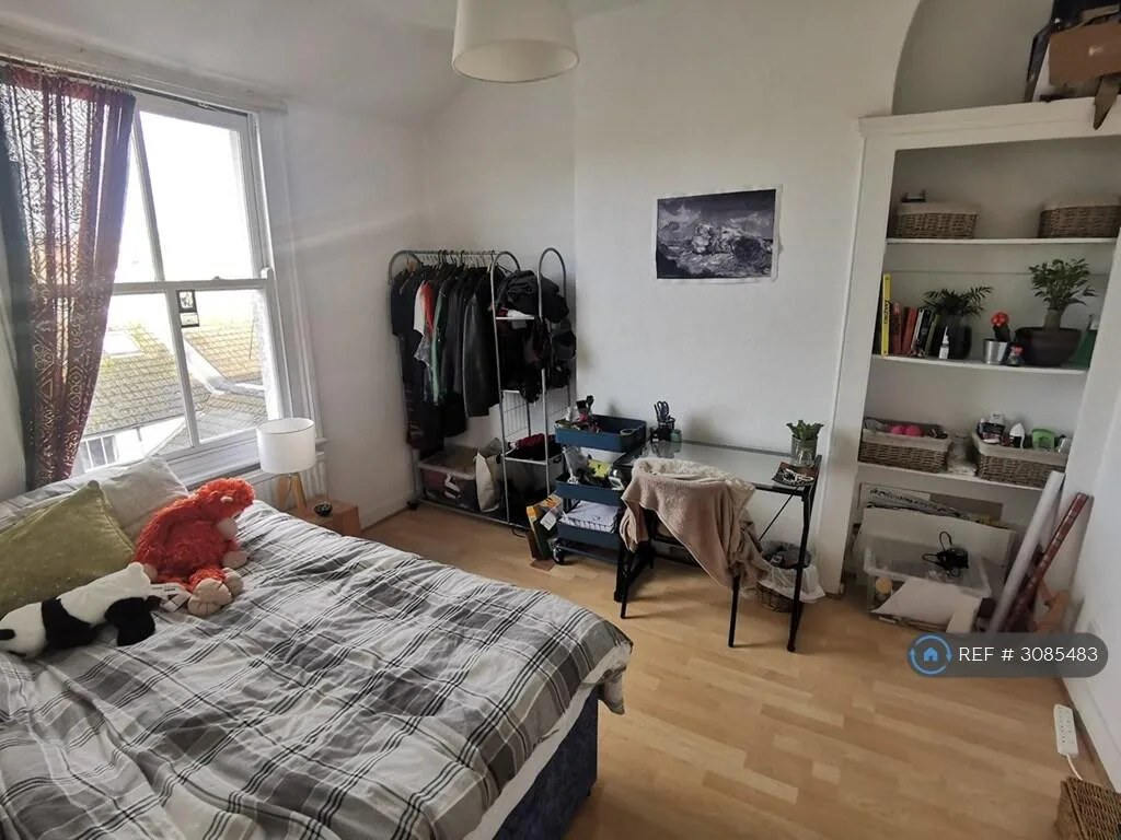 5 bedroom terraced house for rent