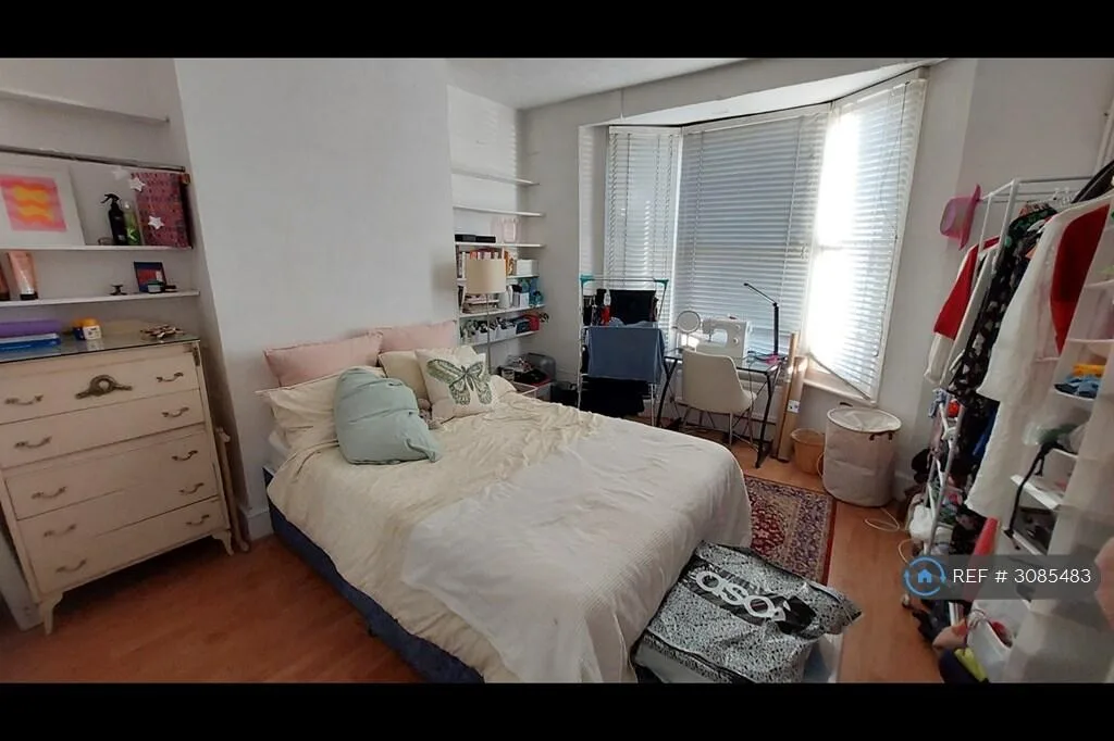 5 bedroom terraced house for rent