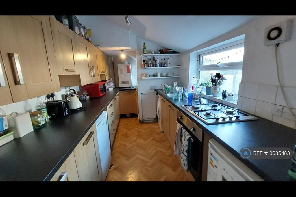 5 bedroom terraced house for rent