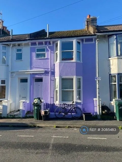 5 bedroom terraced house for rent