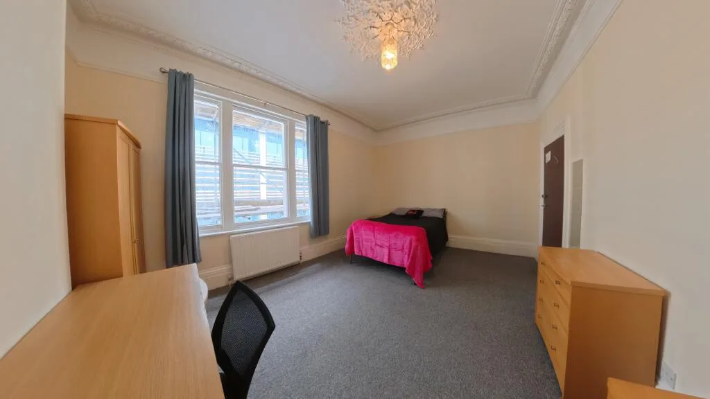 6 bedroom house for rent